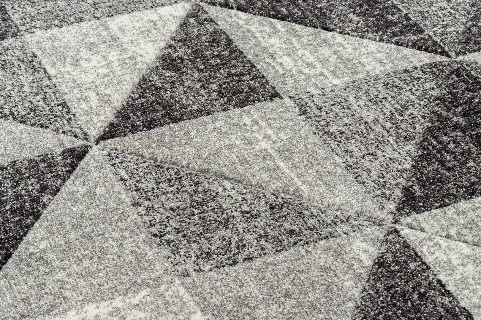 Syntetický tmavý koberec s geometrickým vzorem a imitací opotřebení, trojúhelníky a čtverce - Dywany Łuszczów obrázek 3