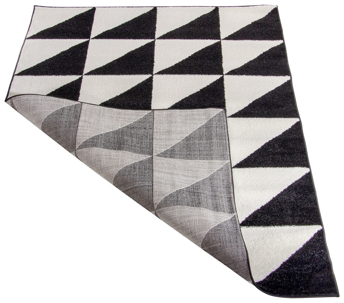Kontrastný koberec Brick B&W s čierno-bielymi štvorcami a trojuholníkmi - Carpetforyou obrázok 3