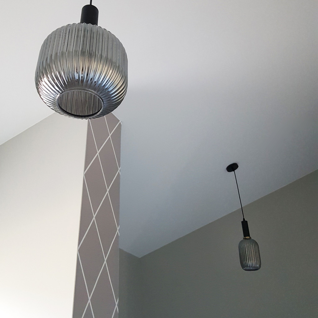 Moderní závěsná lampa GATO, stínidlo z kouřového skla v loftovém stylu - Lumina Deco obrázek 4