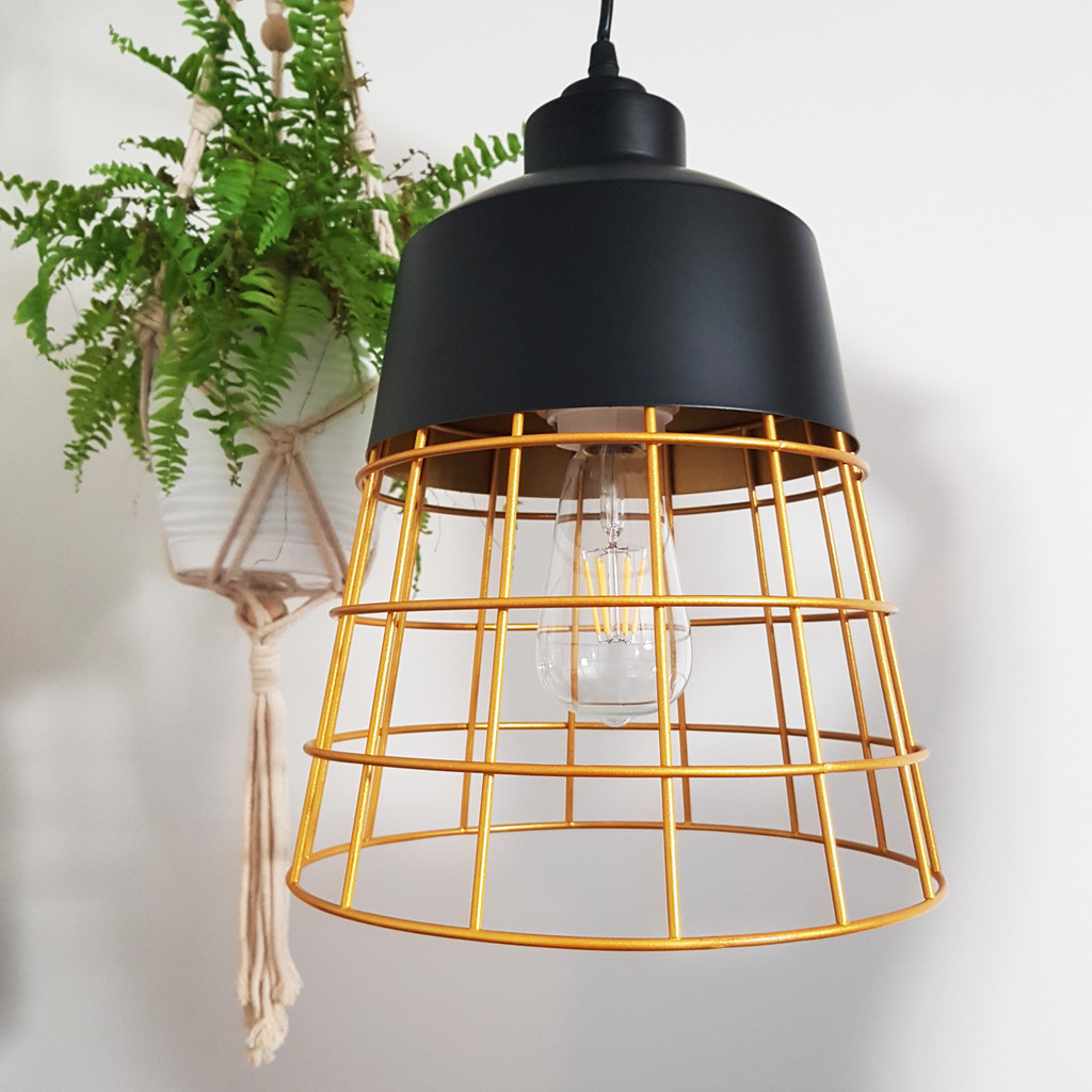 Čierna, drôtená závesná lampa BAGSY so zlatou mriežkou - Lumina Deco obrázok 2