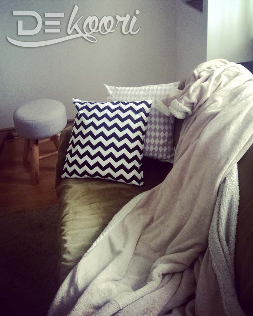 Poszewka na dekoracyjną poduszkę w romby biało-szara - Dekoori zdjęcie 3