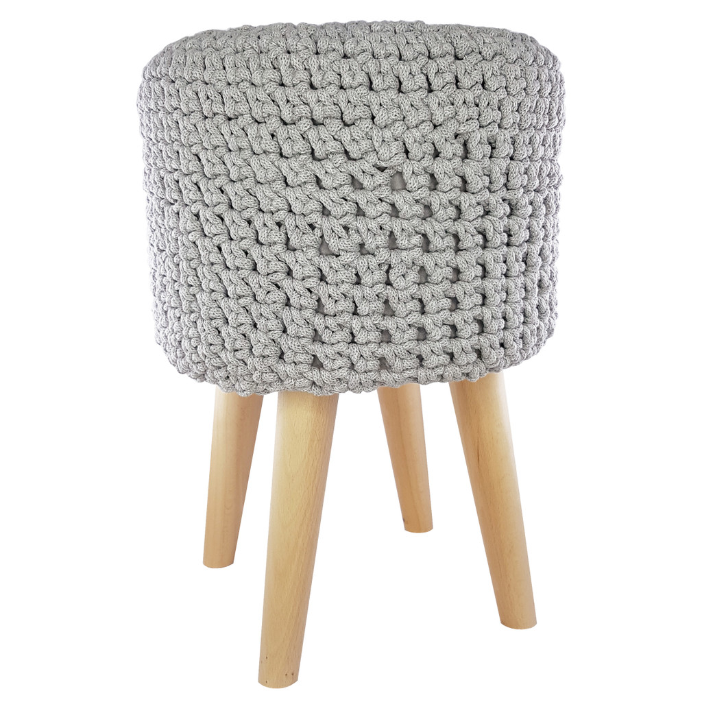 Ručne pletený, ako sveter háčkovaný poťah pre sivú škandinávsku taburetku, stolček, puf - Lily Pouf obrázok 2