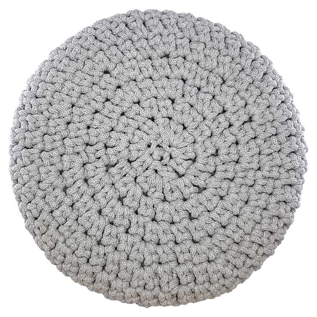 Ručne pletený, ako sveter háčkovaný poťah pre sivú škandinávsku taburetku, stolček, puf - Lily Pouf obrázok 4