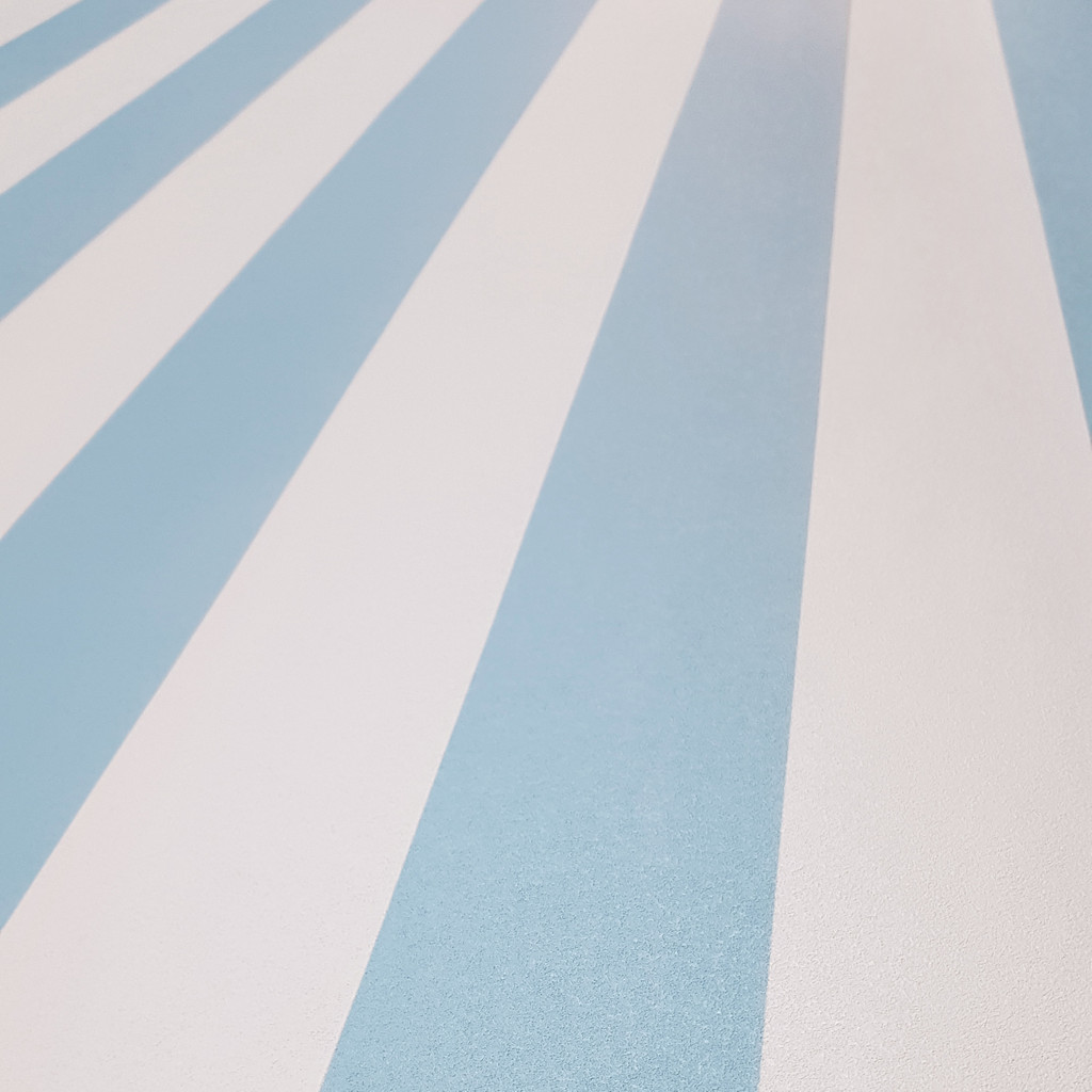 Tapeta w biało niebieskie pasy pionowe - Dekoori zdjęcie 3