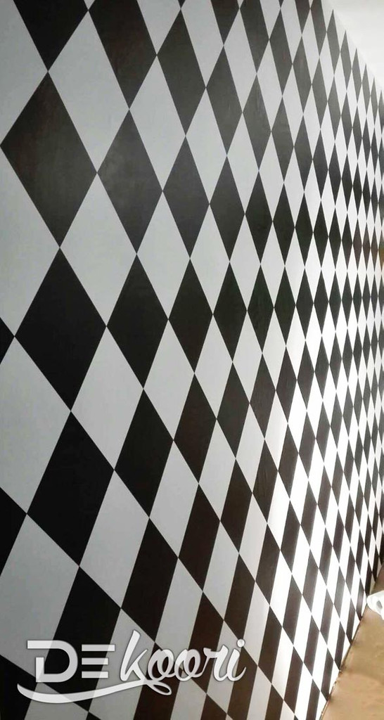 Geometrická tapeta s bielymi a čiernymi kosoštvorcami - Dekoori obrázok 4