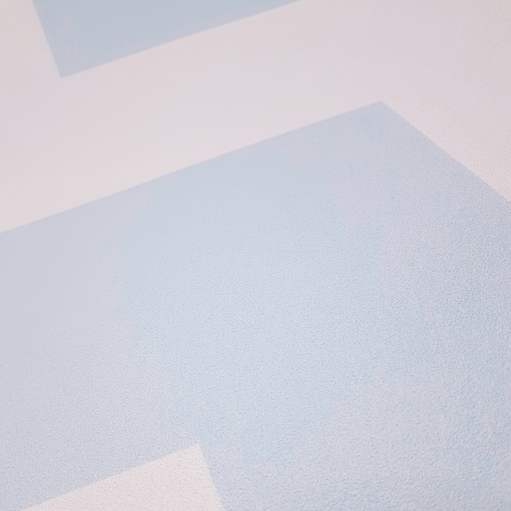 Tapeta bílo-blankytně modrá, světle modrá, se vzorem cik cak 46 cm - Dekoori obrázek 4