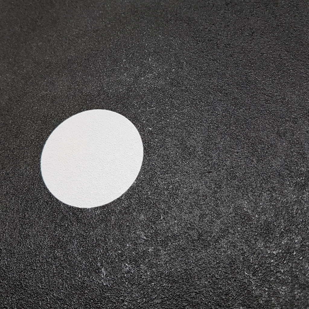 Black and white 5 cm dots wallpaper - Dekoori image 4