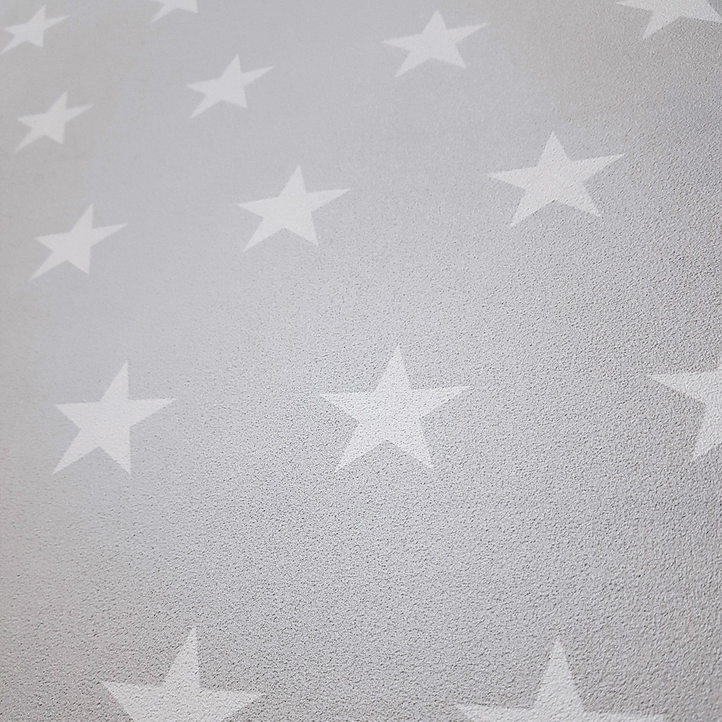 Sivá tapeta s bielymi hviezdičkami 5 cm - Dekoori obrázok 3