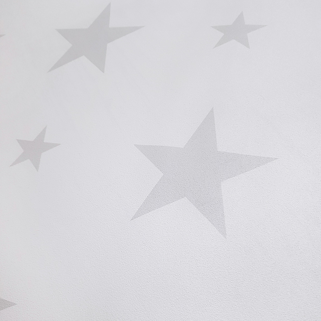 Biela tapeta so sivými hviezdami 15 a 7 cm - Dekoori obrázok 2