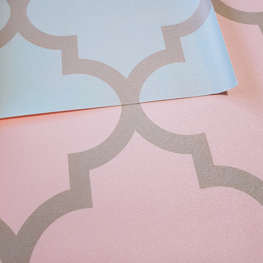 Pink and grey pastel, Moroccan quatrefoil tile wallpaper - Dekoori image 2