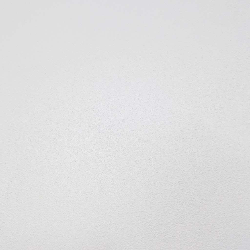 Bílá jednobarevná strukturovaná tapeta na zeď - Dekoori obrázek 3