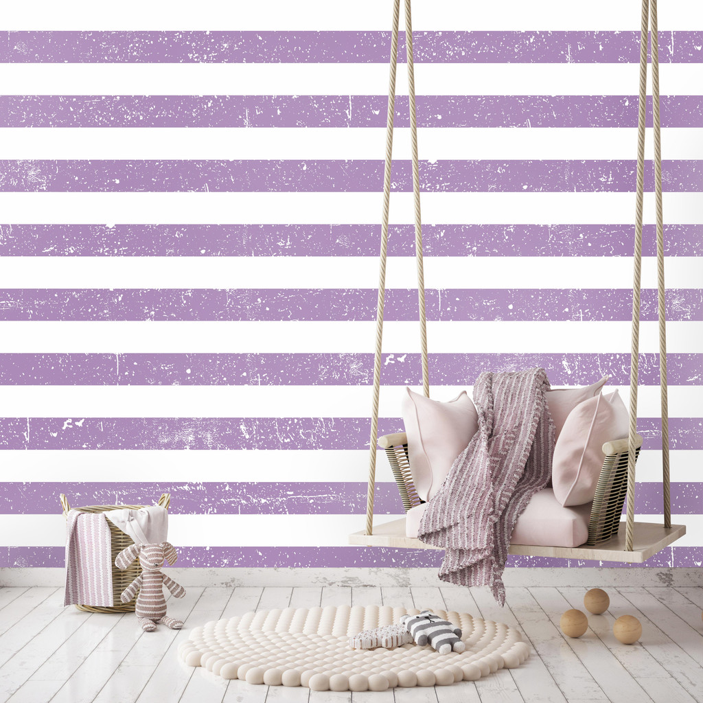 Bílá tapeta s lila horizontálními pruhy, imitace opotřebení - Dekoori obrázek 2