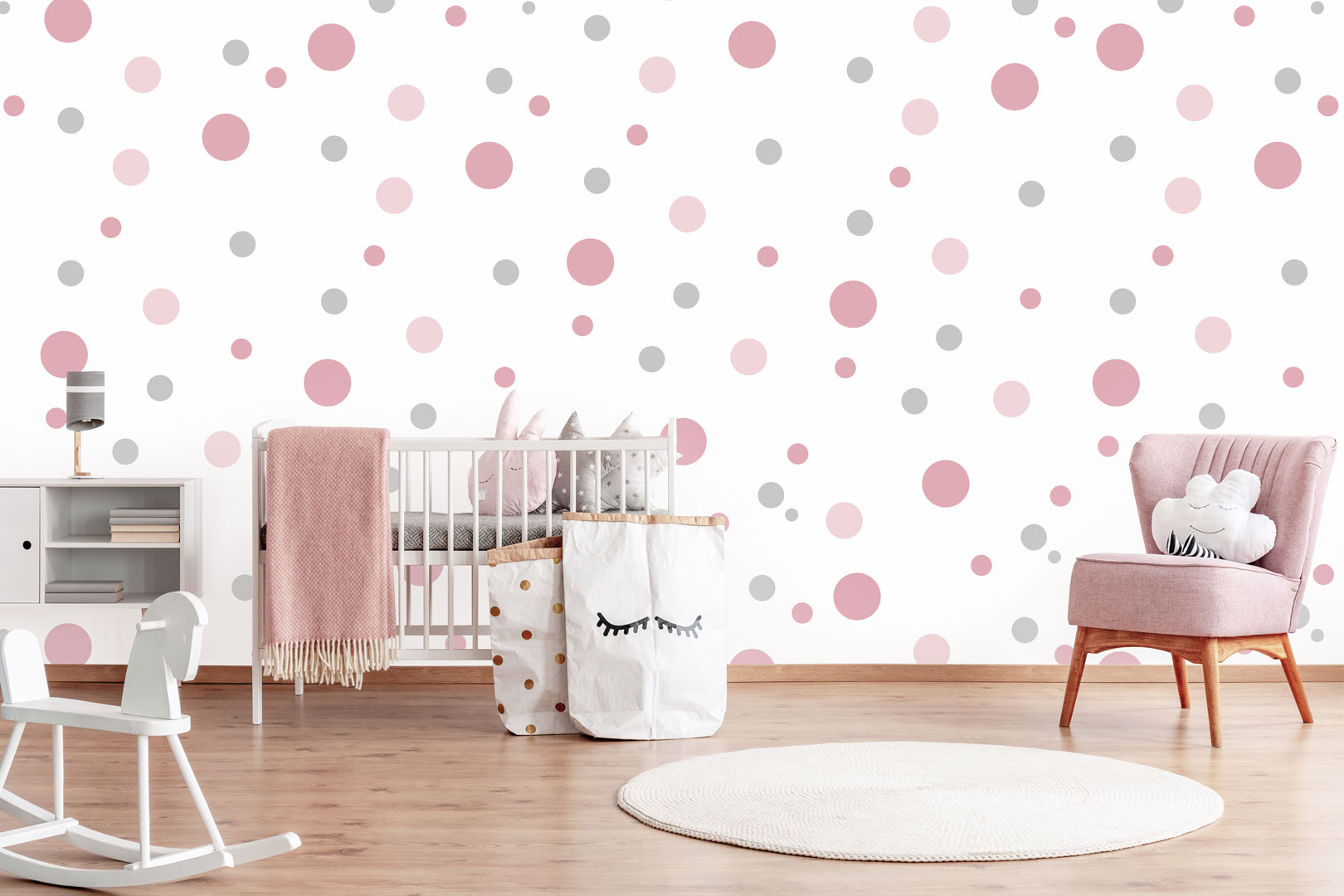 Štýlová tapeta do detskej izby s ružovými a sivými bublinami, bodkami - Dekoori obrázok 3