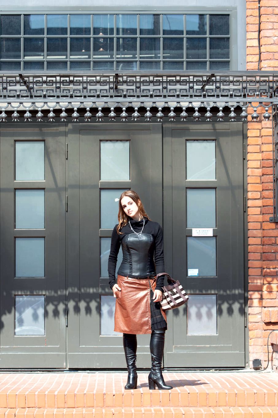 leather skirt, leather skirt with 2 leather straps, brown leather skirt, brown leather skirt with a petticoat, Italian leather skirt, natural leather skirt, brown natural leather skirt, leather skirt with a contrasting petticoat