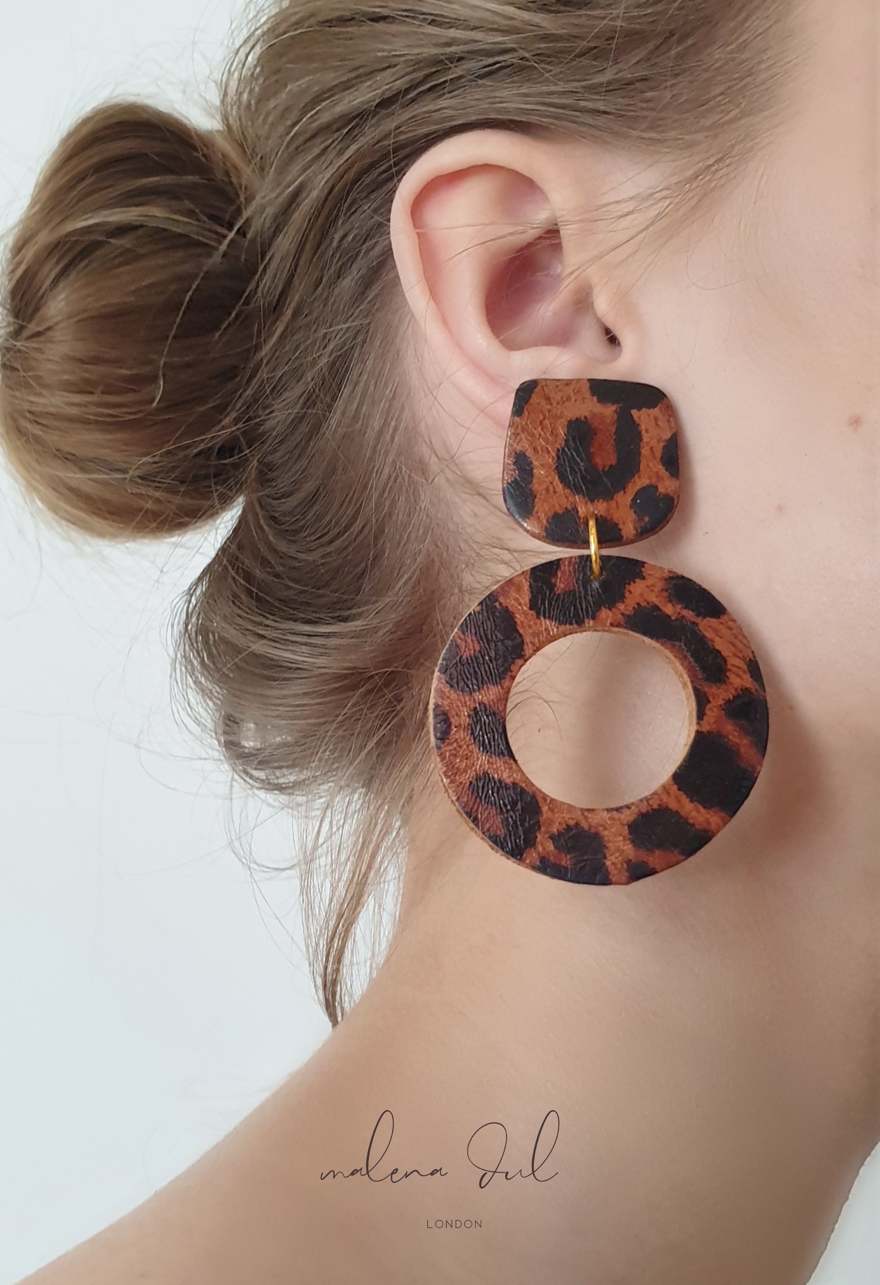 VENUS. Duże kolczyki ze  skóry naturalnej, brązowe, panterka. - Malena Dul zdjęcie 2