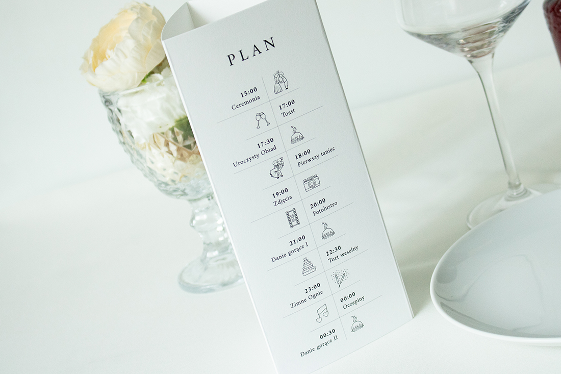 Numer stołu, plan, menu  -  składany trójkąt zdjęcie 2