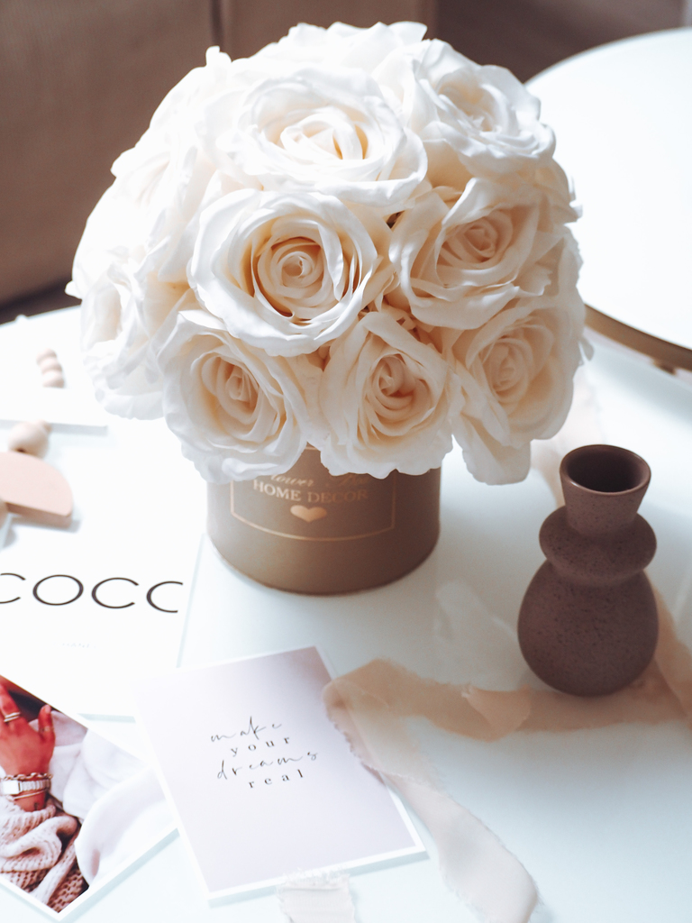 Flower Box śmietankowe róże złote pudełko  (PREMIUM) zdjęcie 3