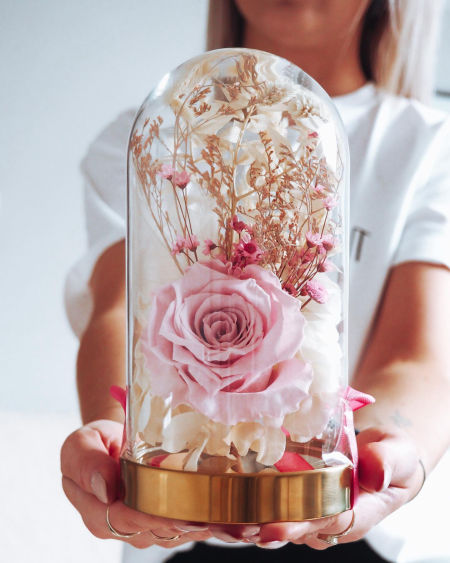 Szklana kopuła z wieczną różą zdjęcie 2